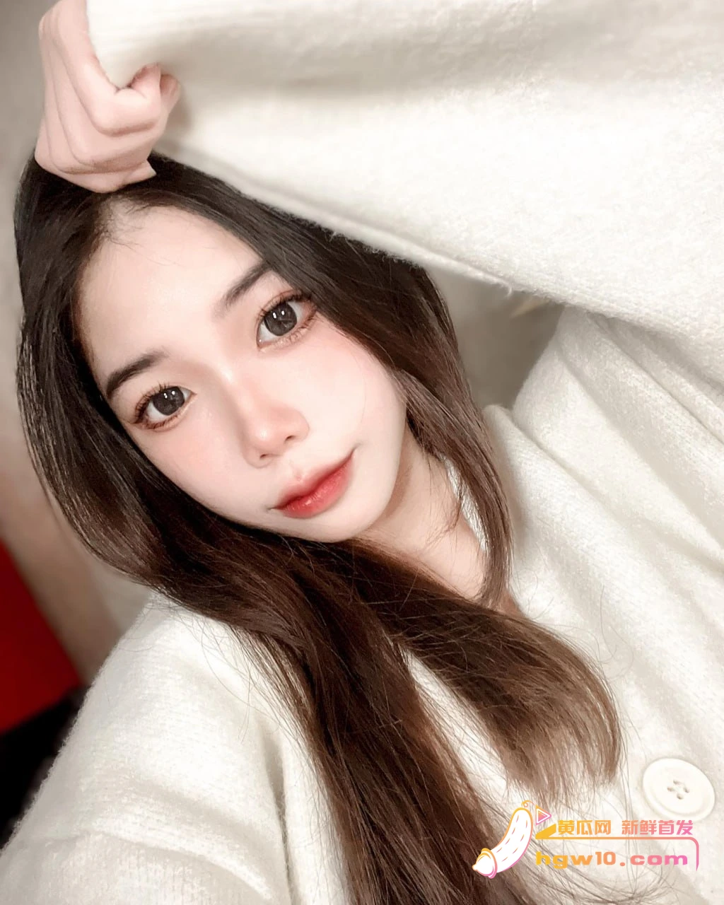 海南精神小妹徐念慈私密照曝光，网友热议其清纯与反差形象