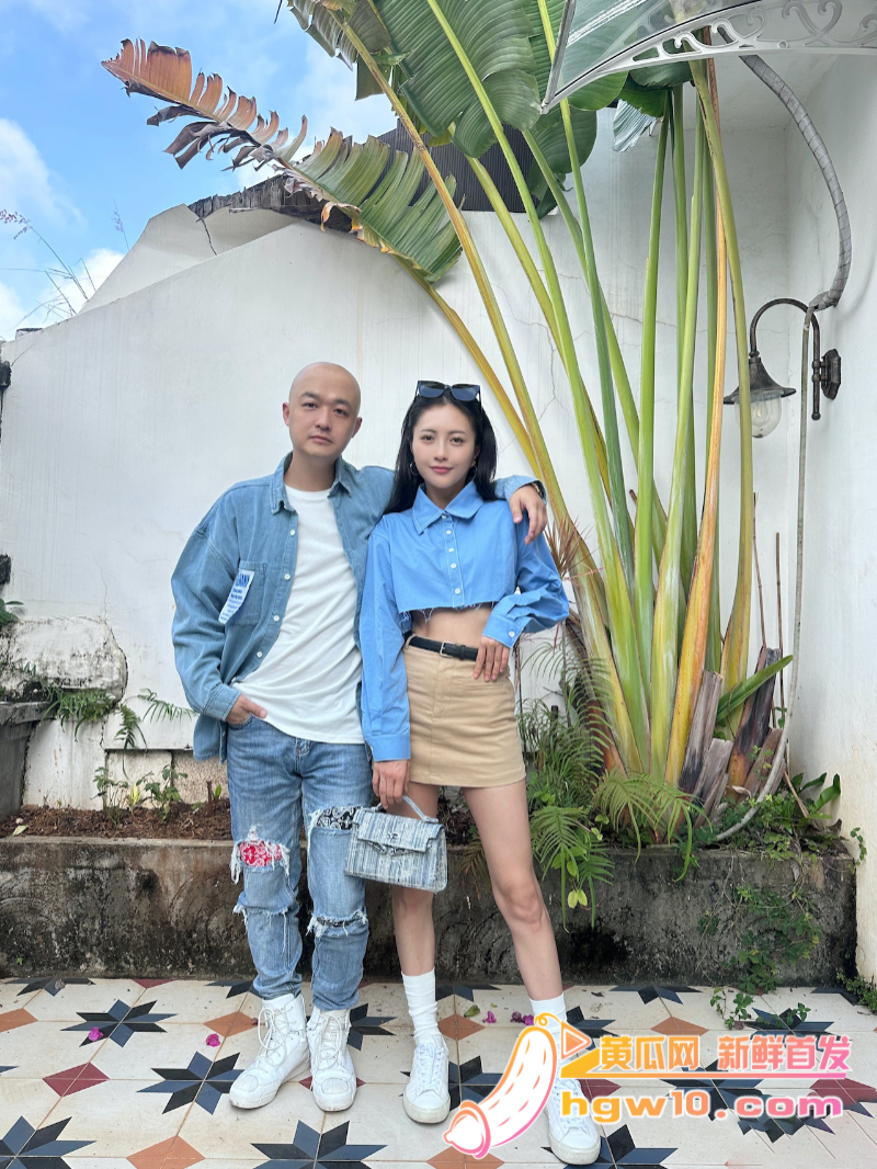 国内顶流明星 包贝尔 疑似婚内出轨 与红发女深夜开房 被刘大锤跟踪曝光 引发全网舆论 配图3