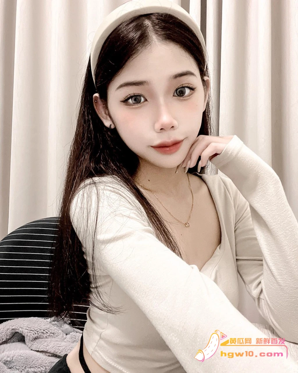 海南精神小妹徐念慈私密照曝光，网友热议其清纯与反差形象
