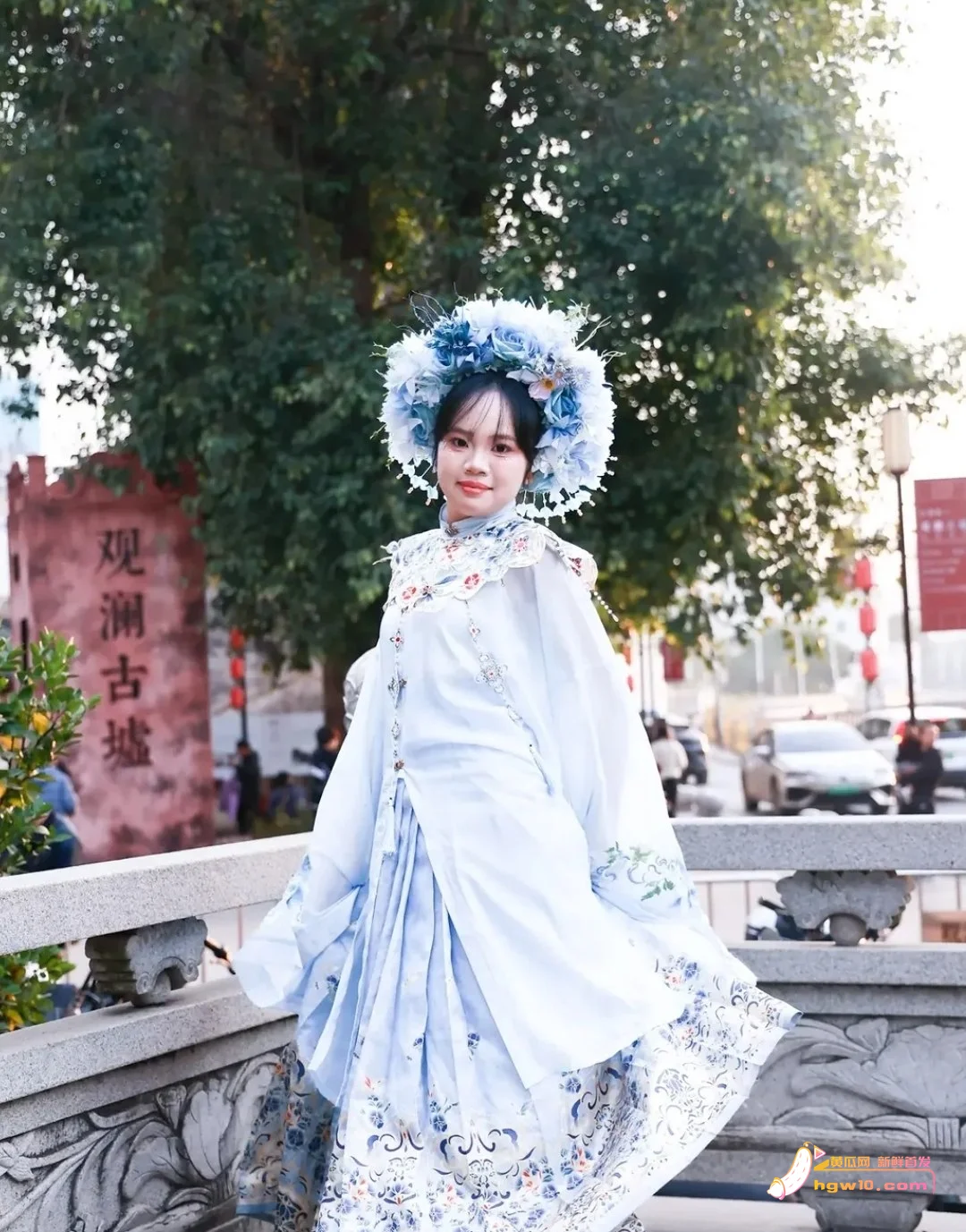 餐厅服务员林莉英私密视频曝光，多面形象引热议