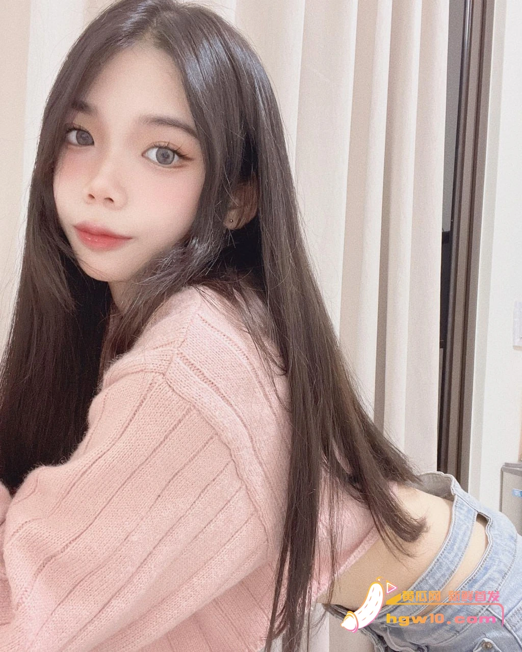 海南精神小妹徐念慈私密照曝光，网友热议其清纯与反差形象