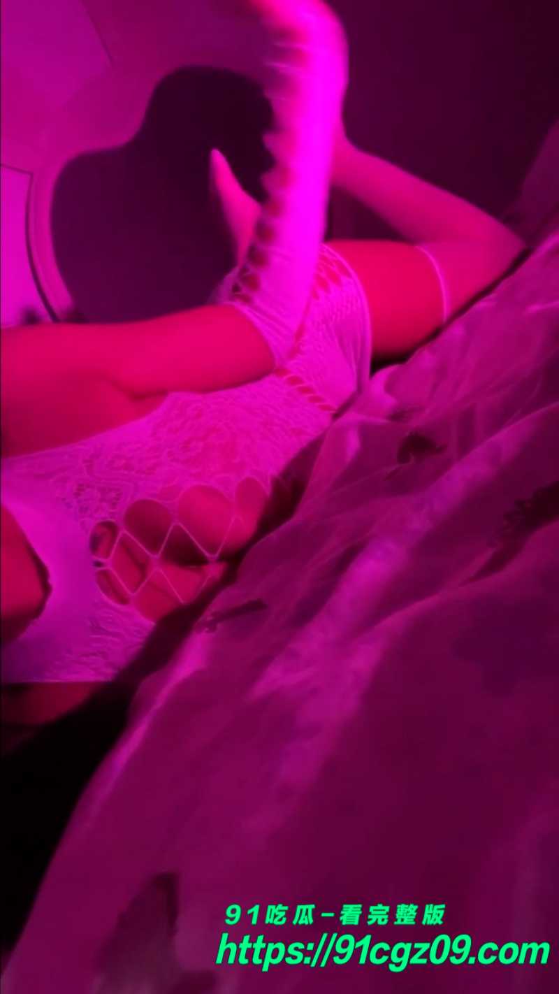 抖音女网红黑皮学妹定制福利网页素材2素材水印版 抖音女网红黑皮学妹定制福利网页素材2素材水印版