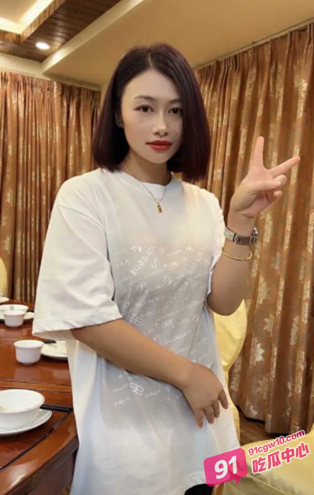 推特顶级媚黑女王 莫雪特heyitsmei 再战黑鬼 巨屌一步到胃插得骚逼叫不停！ 配图