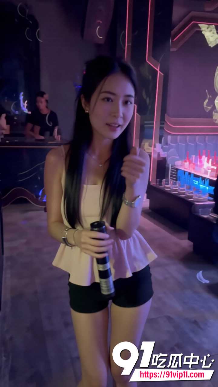金发纹身精神小妹夜店热舞3 金发纹身精神小妹夜店热舞3
