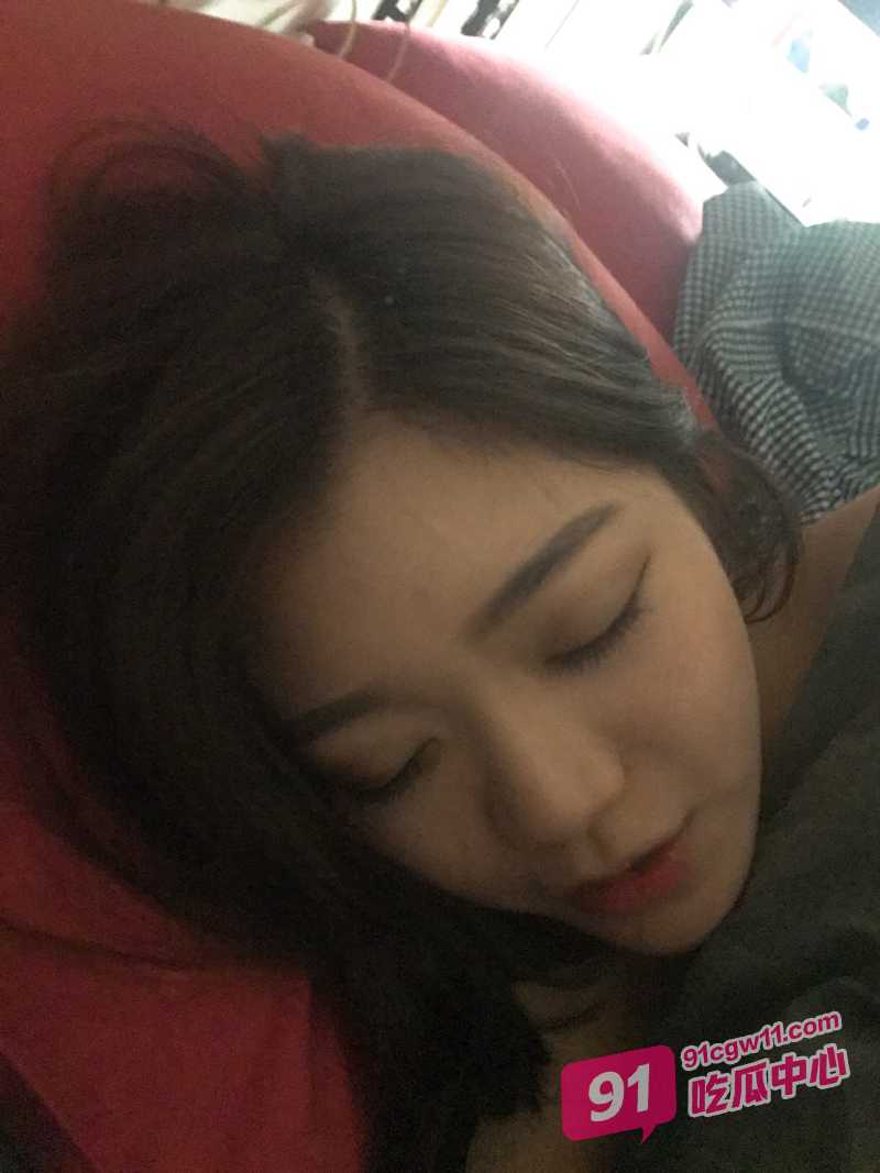 广东反差婊何穗欣视频曝光 清纯外表下是条淫荡母狗 简直比站街女还骚！ 配图2