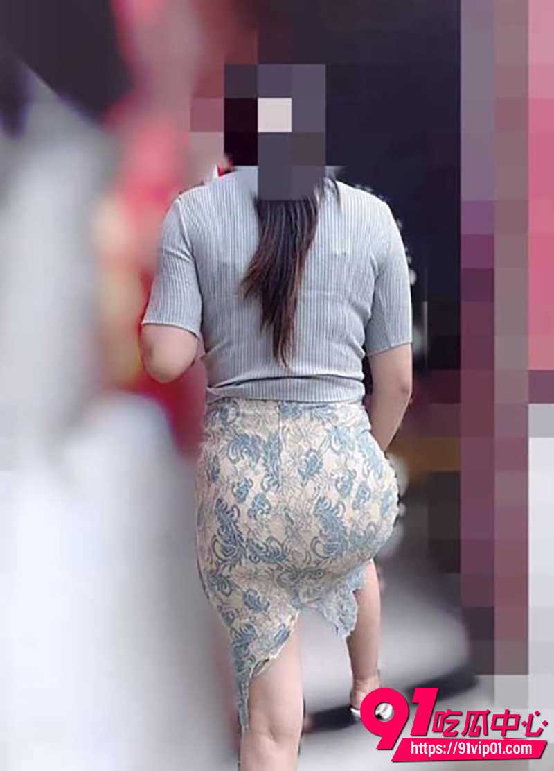 海角大神嫂子的秘密 嫂子来家里做客 让我忍不住猛插到白浆狂流！