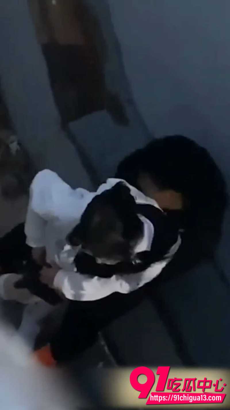 青岛海洋技师学院眼镜婊女大学生跟男友野战4 青岛海洋技师学院眼镜婊女大学生跟男友野战4