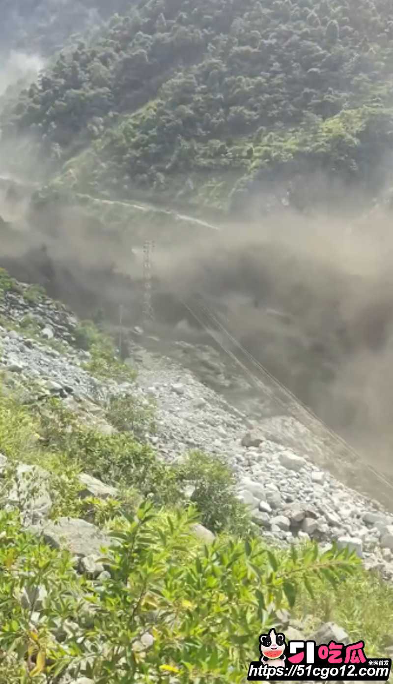 西藏泥石流现场视频06 西藏泥石流现场视频06
