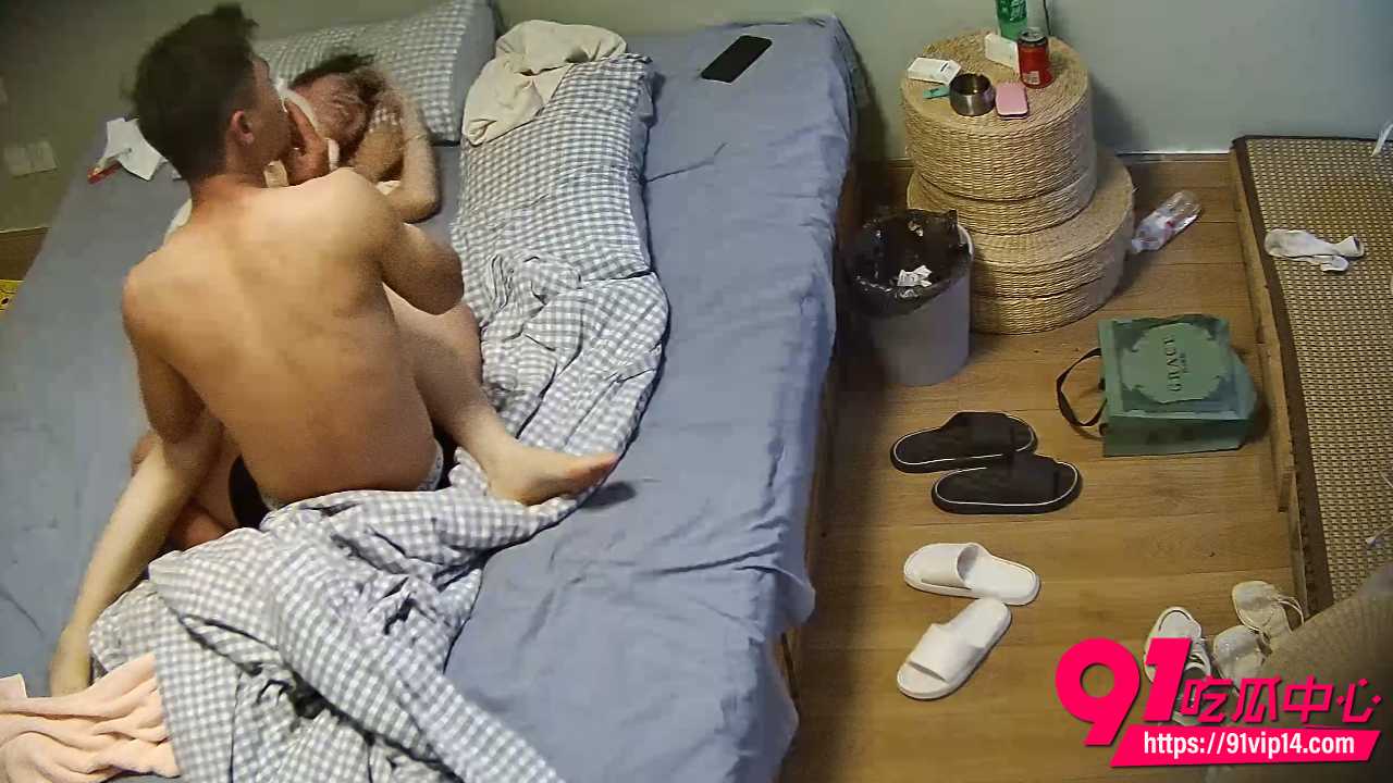 男友给女友刮逼毛 2 男友给女友刮逼毛 2