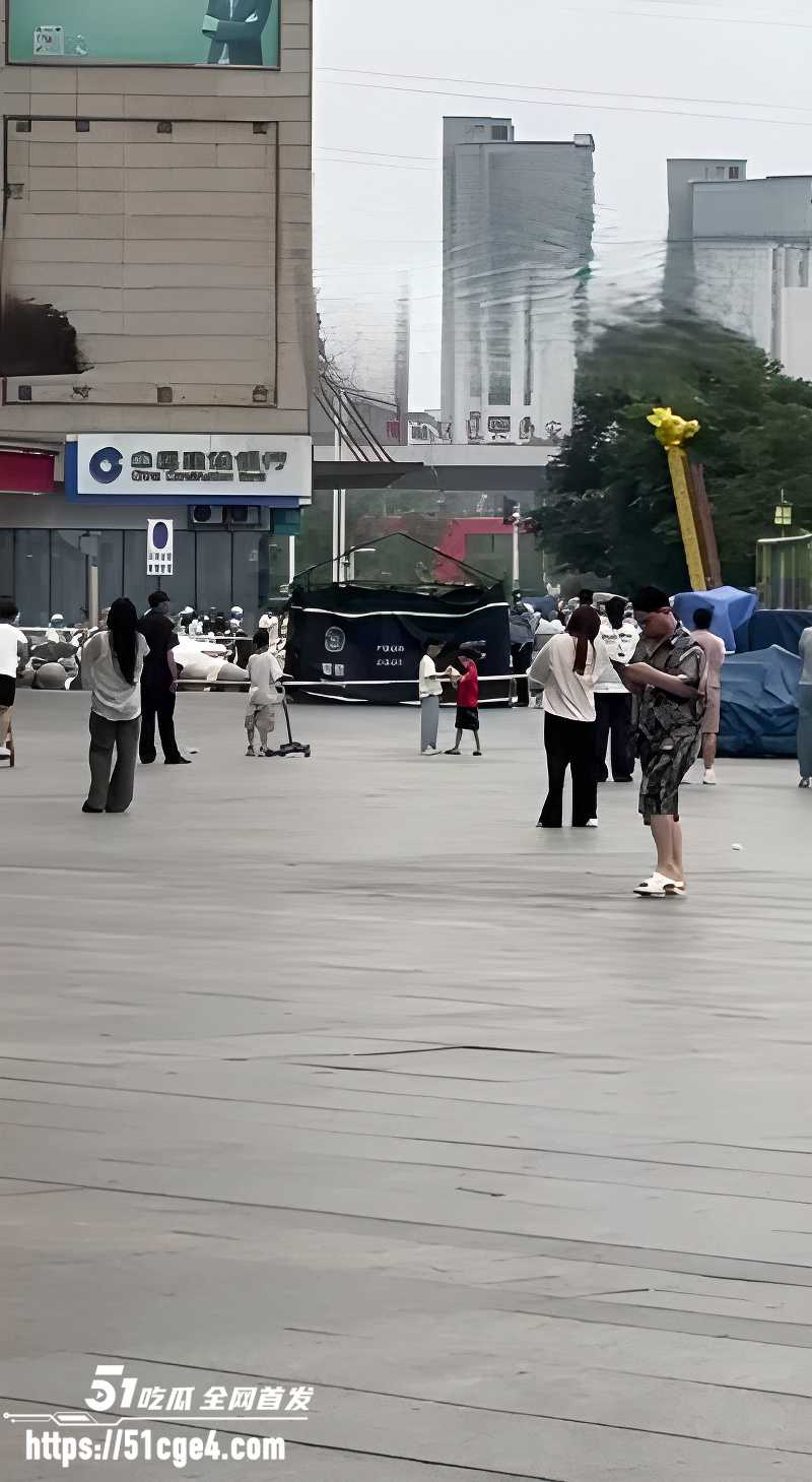 淮北国购广场 男子赌球失利4 淮北国购广场 男子赌球失利4