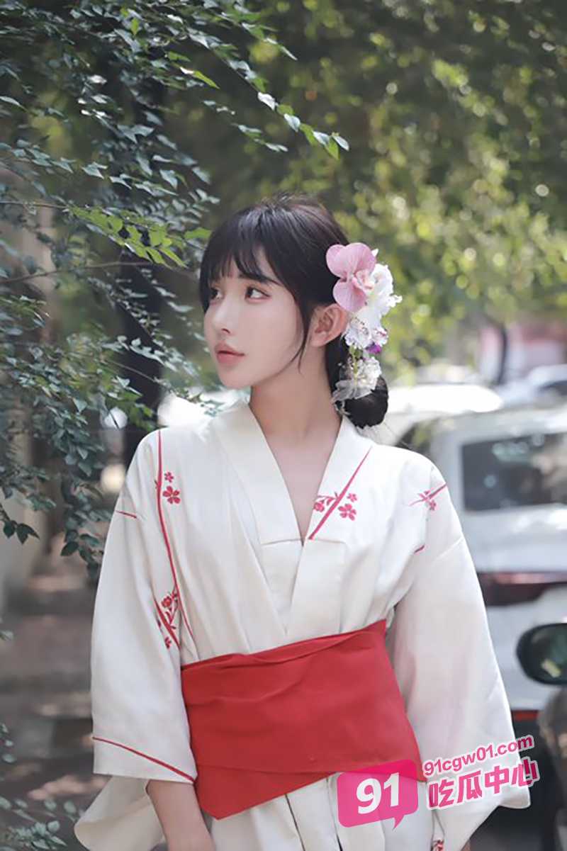 绝美人妖ts夏琳 粉丝福利放送 穿和服让粉丝玩cos尽情玩弄鸡巴！ 配图