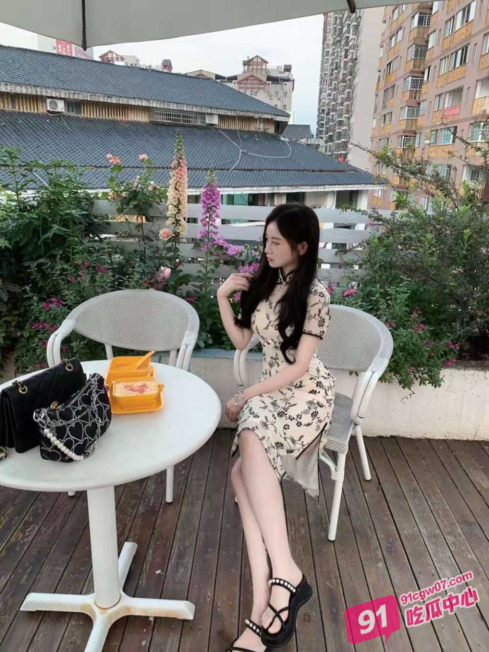 家有迷人小嫂 新作 哥哥满足不了 我替哥哥操嫂子 香蕉插嫂嫂极品美穴 鲜嫩多汁！ 配图