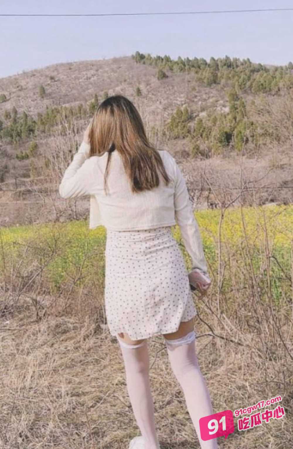 妹妹的第一次给了我 油菜花田里激情野战 天为被地为床 美穴爆浆太淫靡了! 配图