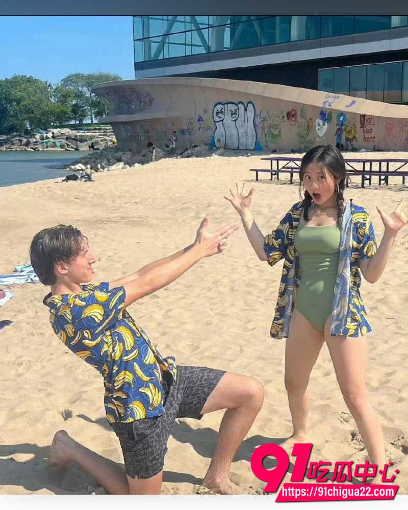 黄多多海边比基尼照 11 黄多多海边比基尼照 11