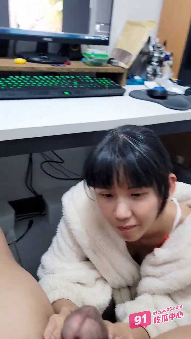 台湾巨乳网红ZoZo酱 骚女配荡男玩法相当刺激 与摄影师男友户外野战露出日常 全网最全版本! 配图9
