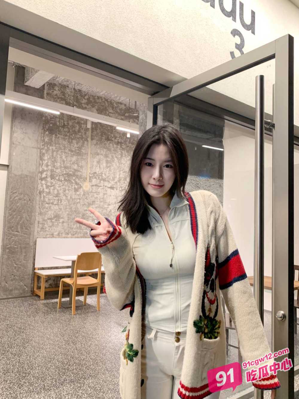 乱伦单亲姐姐~网吧调教姐姐 自慰电击阴蒂差点蹦起来浪叫!