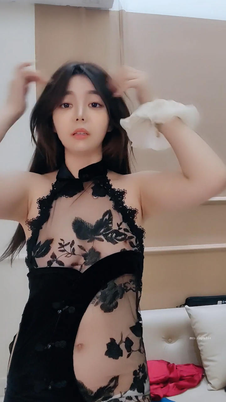 才艺主播抖音情趣制服裸舞 一丝不挂的样子太美了！ 配图