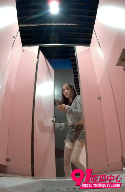 女厕偷拍 1