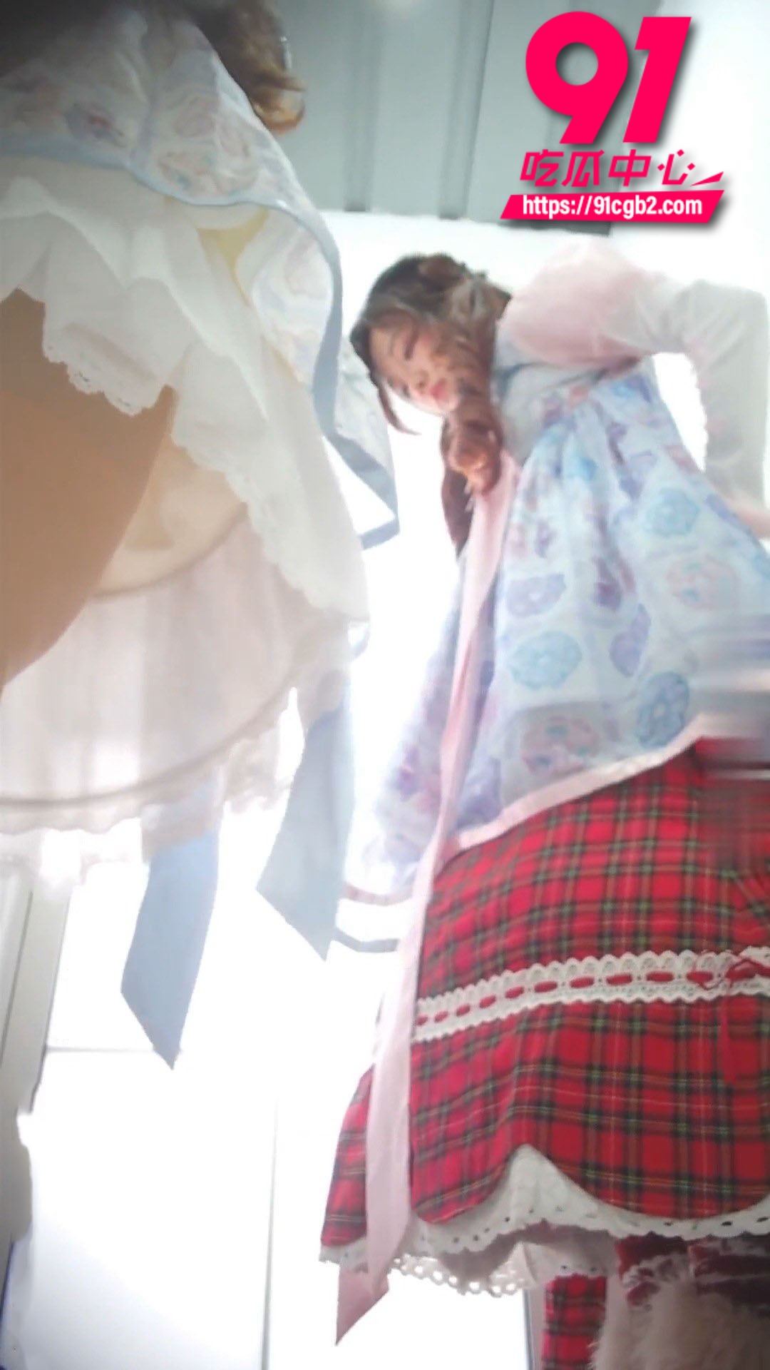 街边女公厕真实偷拍 超多美女小姐姐方便 特写后位双洞同步露脸 赏脸赏双洞视觉盛宴完整版