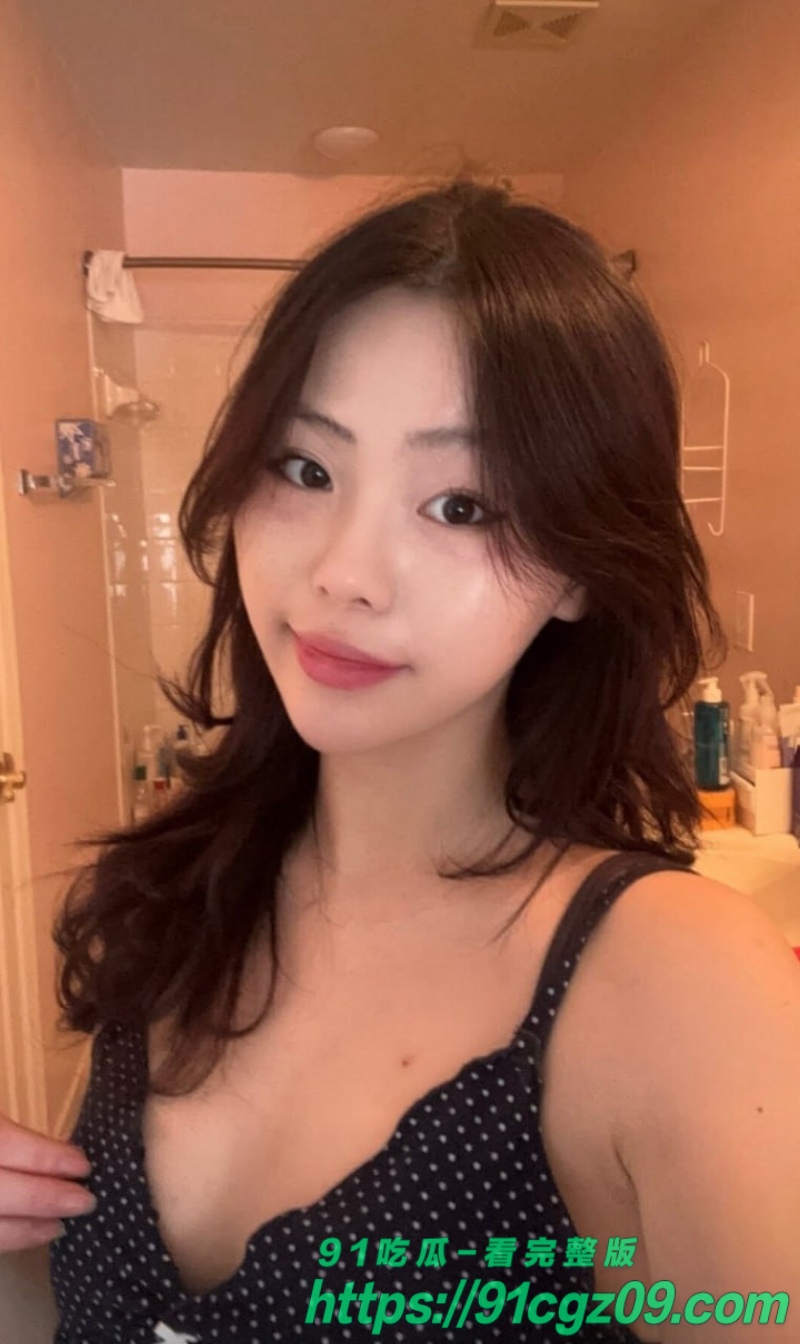 OF极品反差婊 soph96719 最新合集流出 娇嫩小穴被炮友抽插 全程呻吟不断表情诱惑!