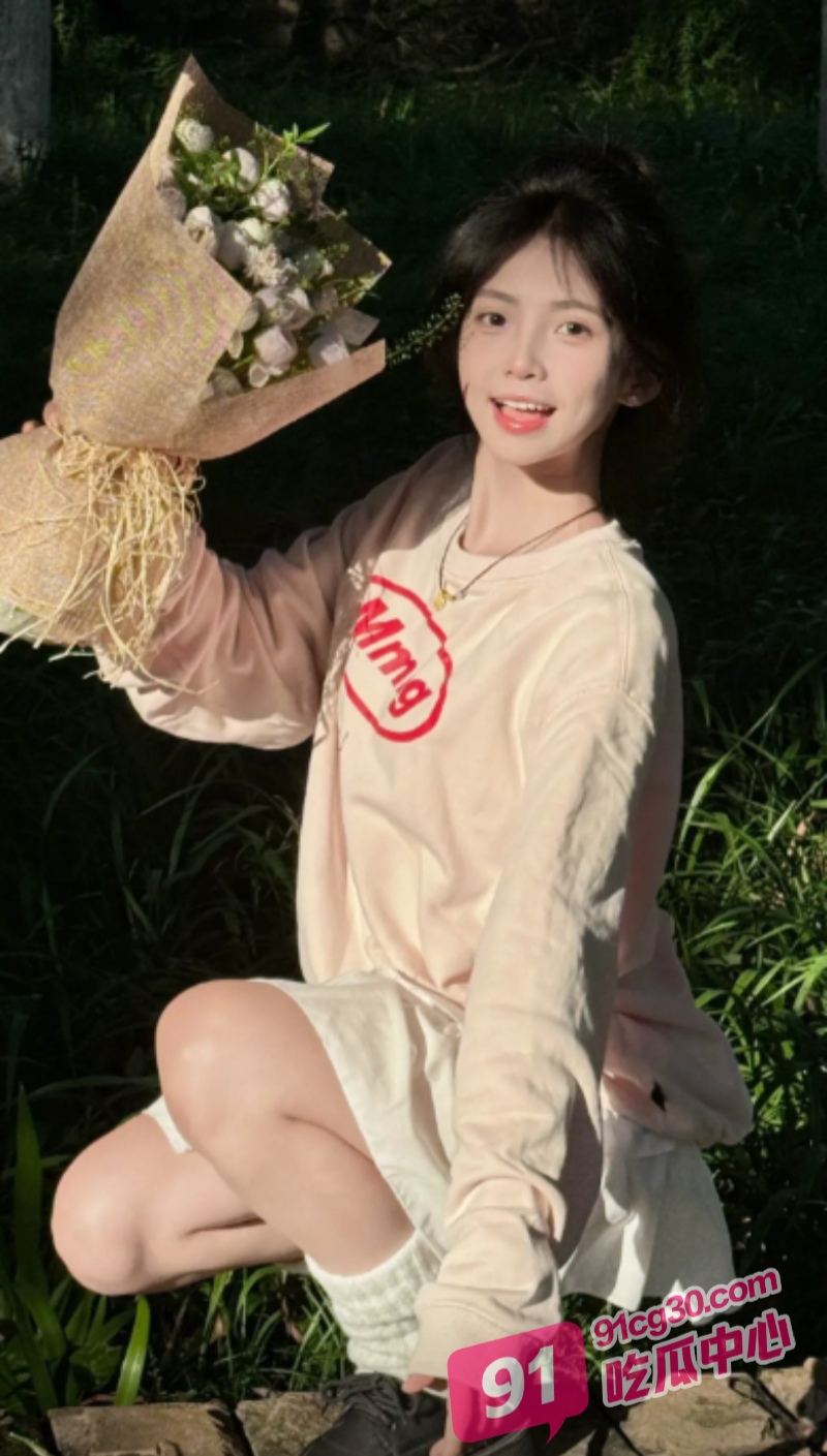00后嫩妹张嘉怡被顶级约炮大神江南第一深情俘获 再现小白兔被大灰狼吃干抹净现场！