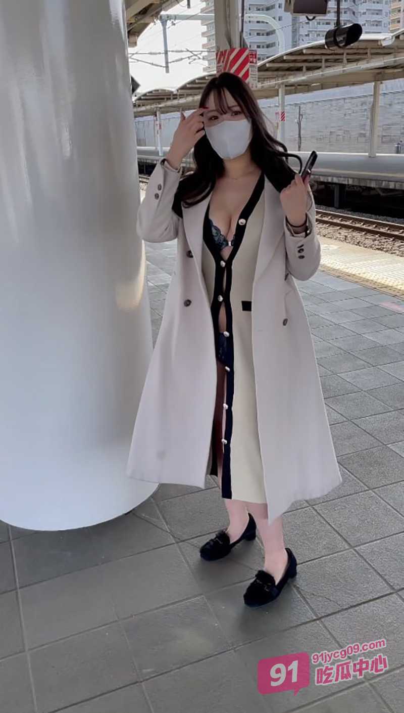 少妇为完成主人任务 电车上露出性感蕾丝内裤春光乍泄！ 配图