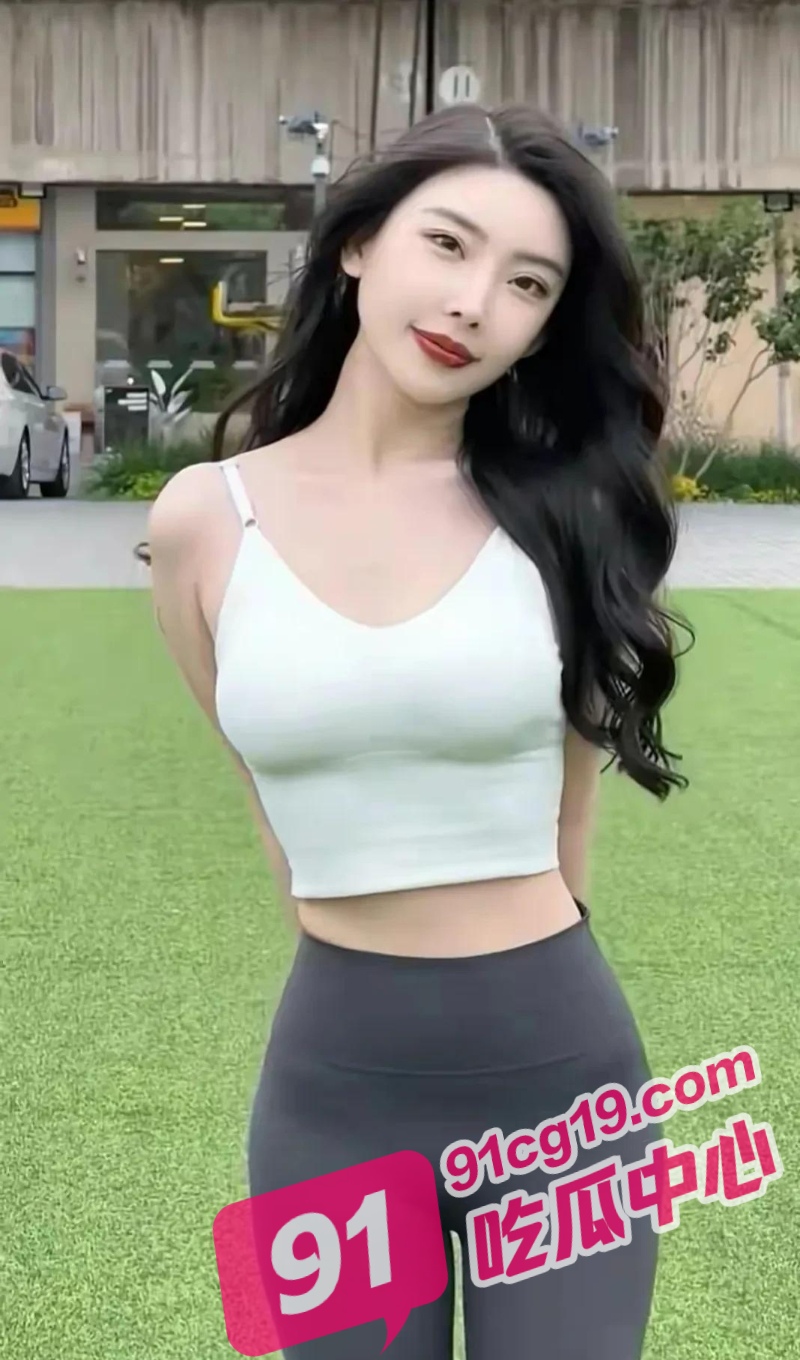 树上有惊喜！全裸爬树上树震 玩不好就全村开席！
