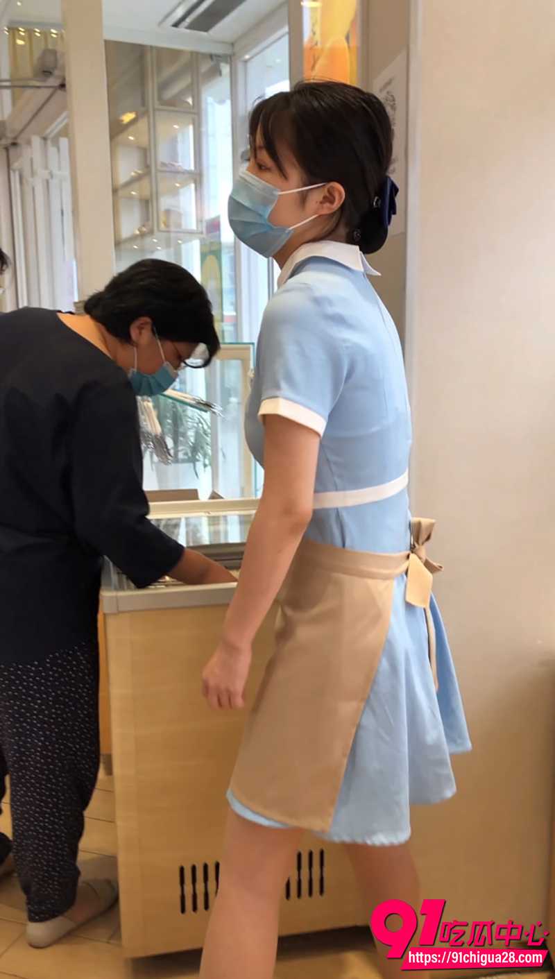 抄底大神偷拍服务员 1 抄底大神偷拍服务员 1