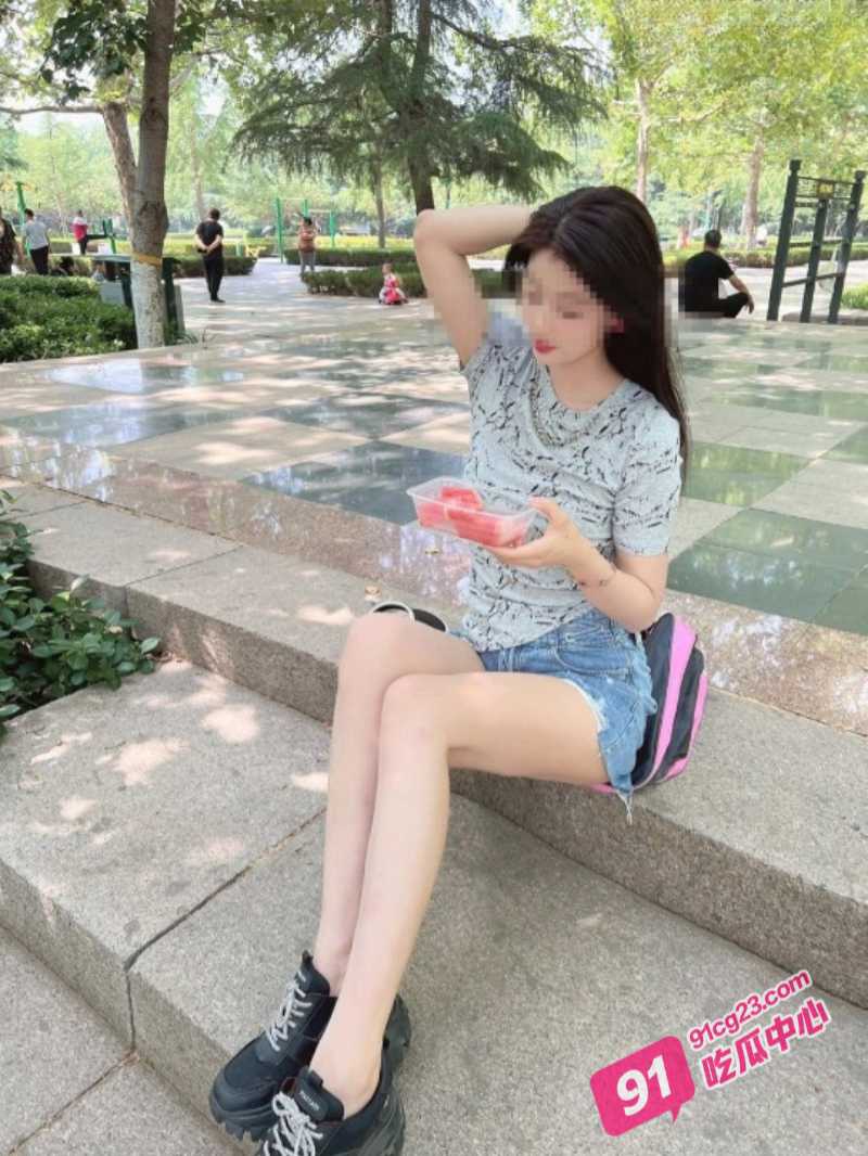 绿帽老公将娇妻拱手让人震撼群P 骚话对白听着就“鸡动”