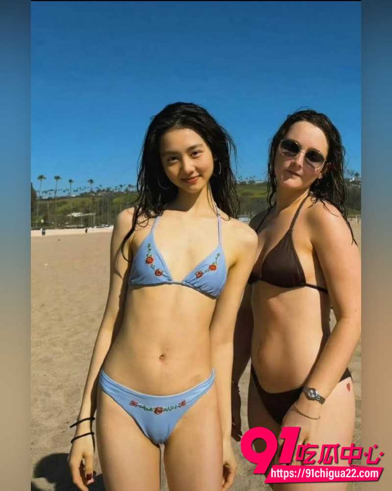 黄多多海边比基尼照 4 黄多多海边比基尼照 4