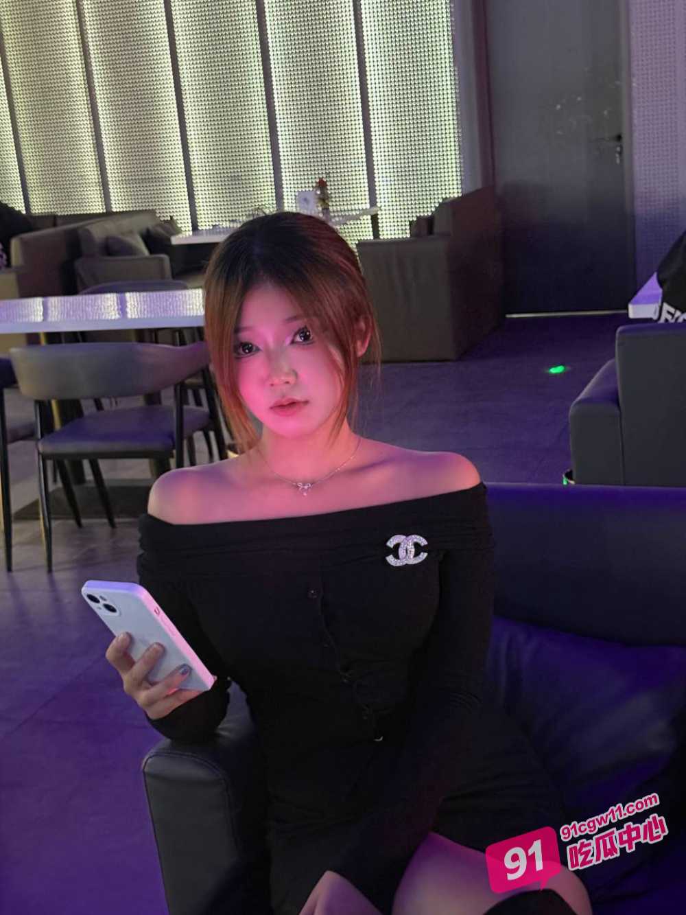 姐弟乱伦之会喷水的亲姐姐～掐着姐姐的脖子 狂插她的30岁喷水嫩逼 配图2
