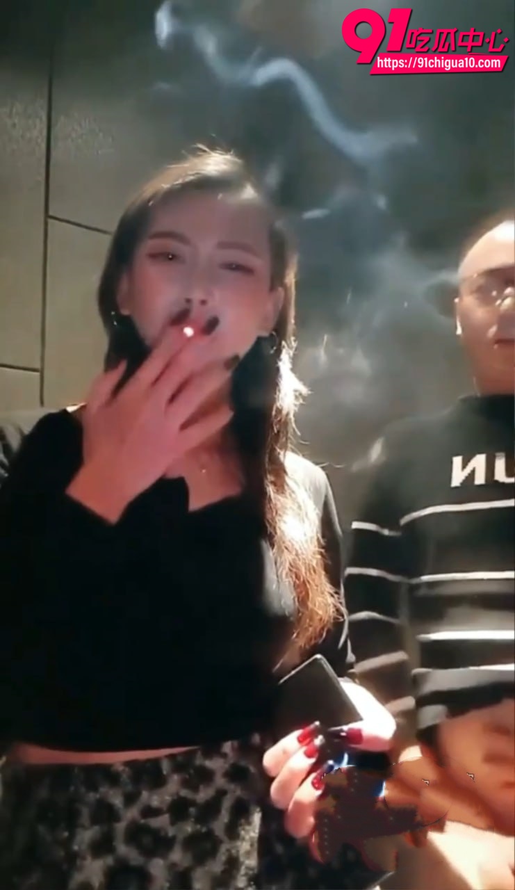夜店女王大啾啾酒吧做爱3 夜店女王大啾啾酒吧做爱3