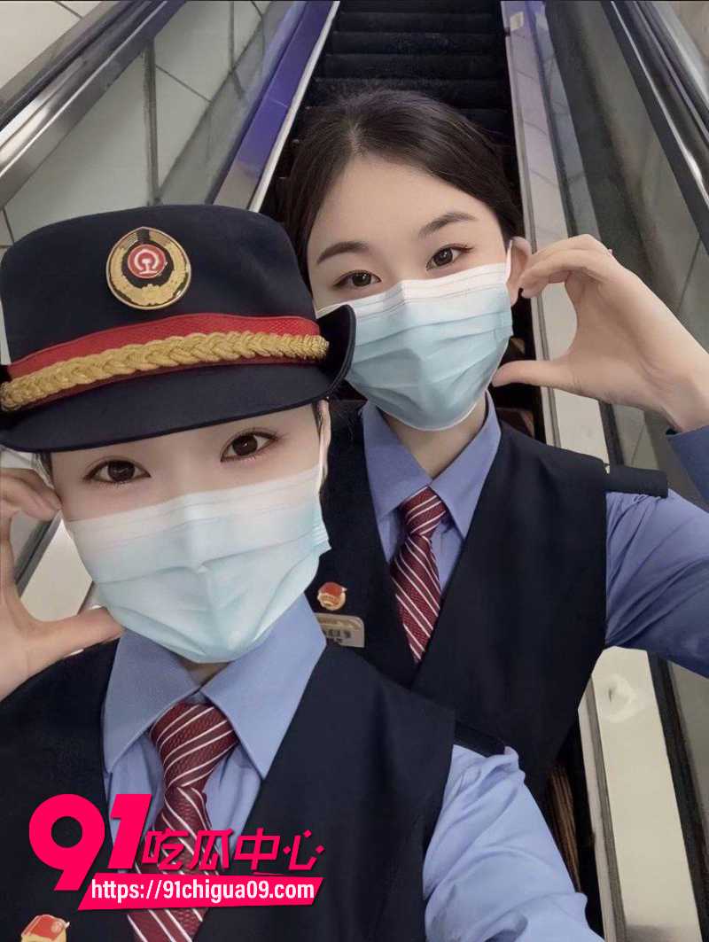 高铁乘务员朱思盈私下竟然是主人的性瘾抖M4