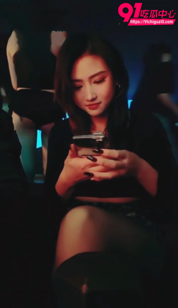 夜店女王大啾啾酒吧做爱4 夜店女王大啾啾酒吧做爱4