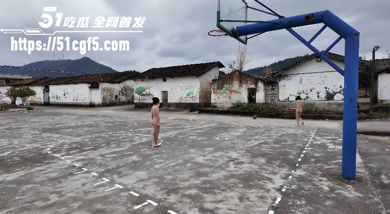 户外露出博主 cikaimoon 与闺蜜全裸篮球场激战6 户外露出博主 cikaimoon 与闺蜜全裸篮球场激战6