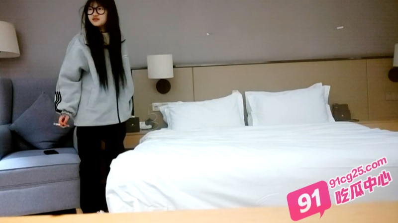 以为约到良家?实则百战骚鸡 合肥反差婊陆依婷与炮友开房视频曝光