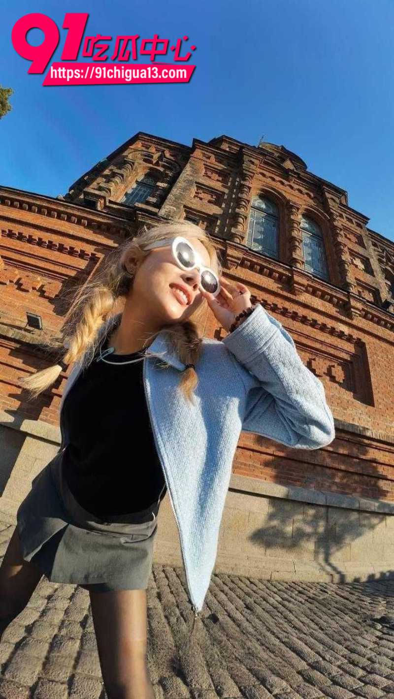 英国女留学生被白嫩爆操3 英国女留学生被白嫩爆操3