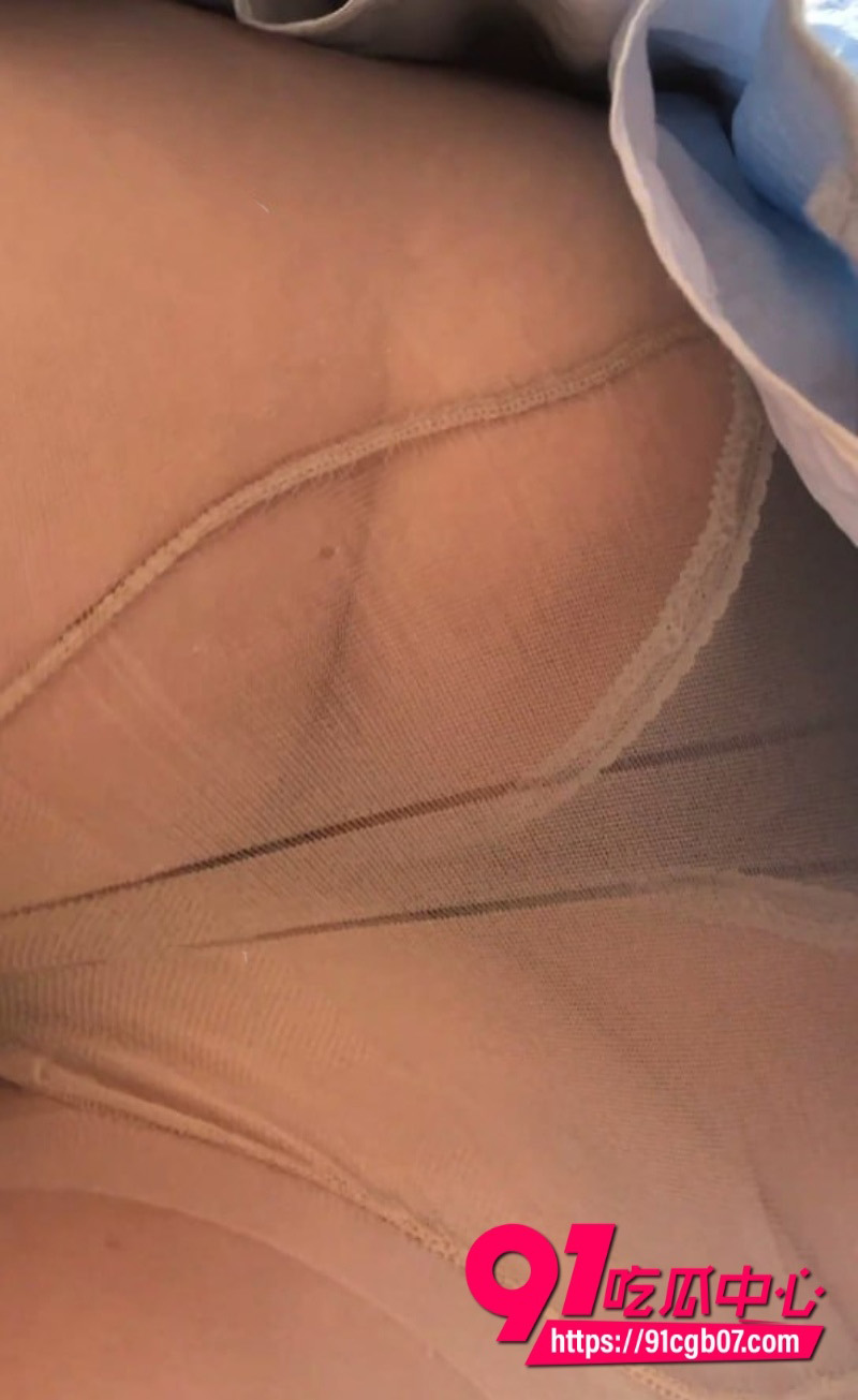 抄底偷拍 好利来服务员2 抄底偷拍 好利来服务员2