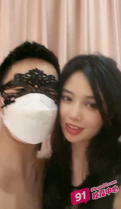 这是一条有味道的视频!00后超骚妹子给男友舔屁眼舔到小零食 刺激吞咽说好吃! 配图4